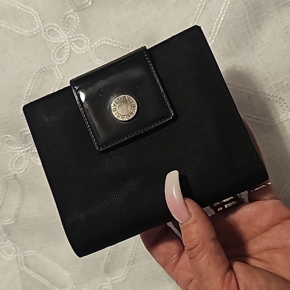Authentic BVLGARI Wallet Unisex - Picture 13 of 13